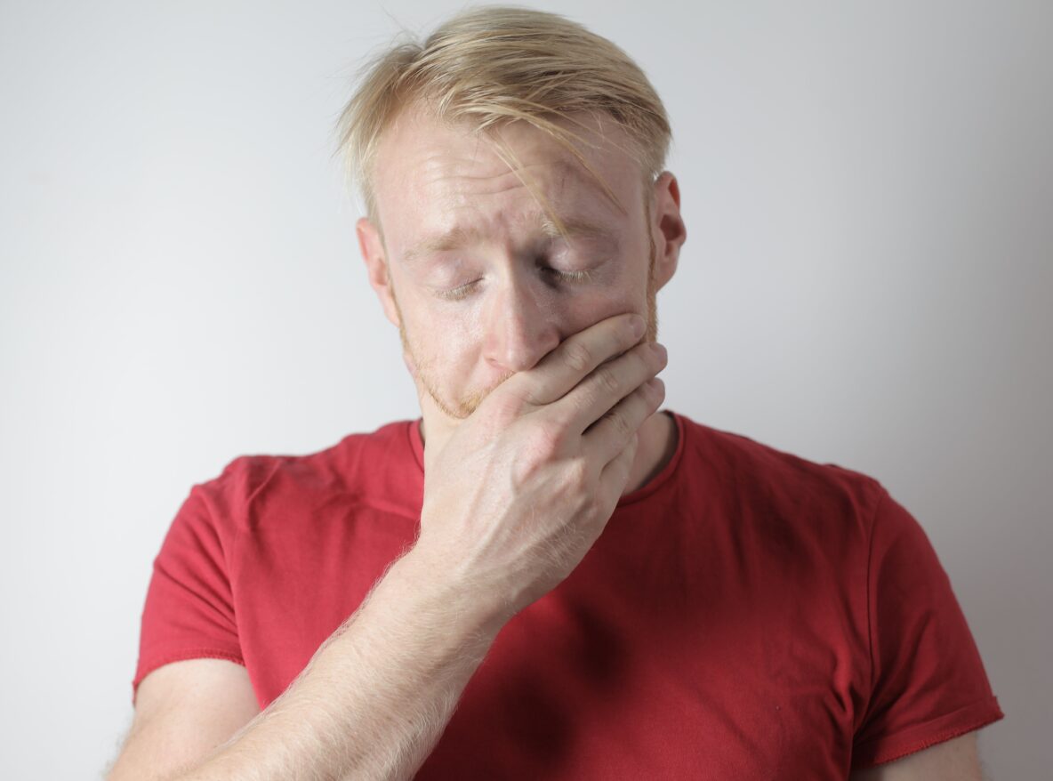To best address periodontal disease, it’s important you know what NOT to do. Village Periodontics breaks down the do’s and don’ts of periodontal disease.
